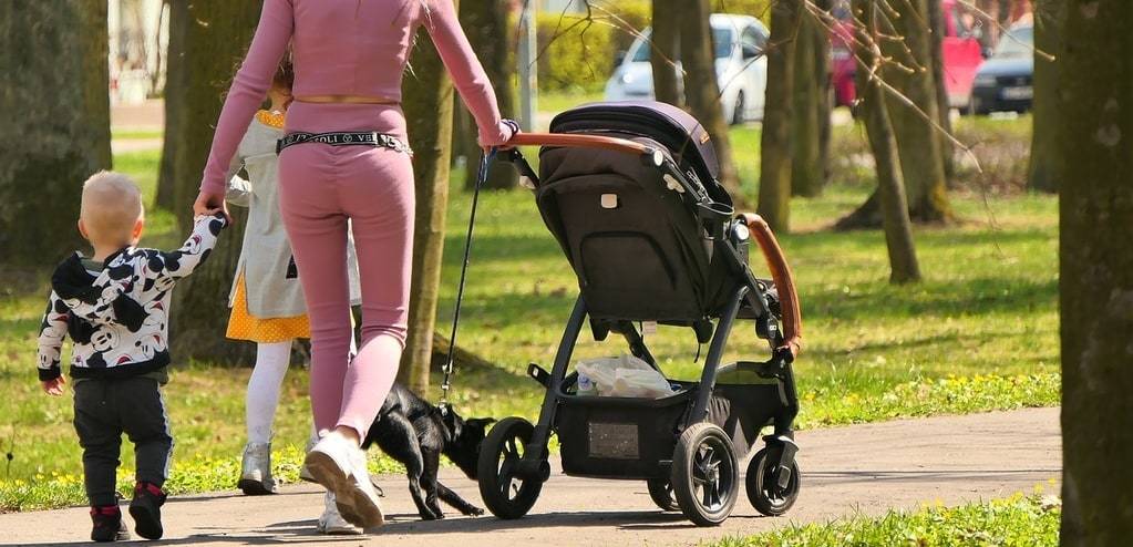 Choisir une poussette adaptée à son quotidien familial